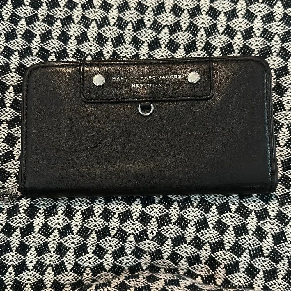 Marc by Marc Jacobs Black Large Zip Around Continental Wallet Silver Hardware - Picture 1 of 5